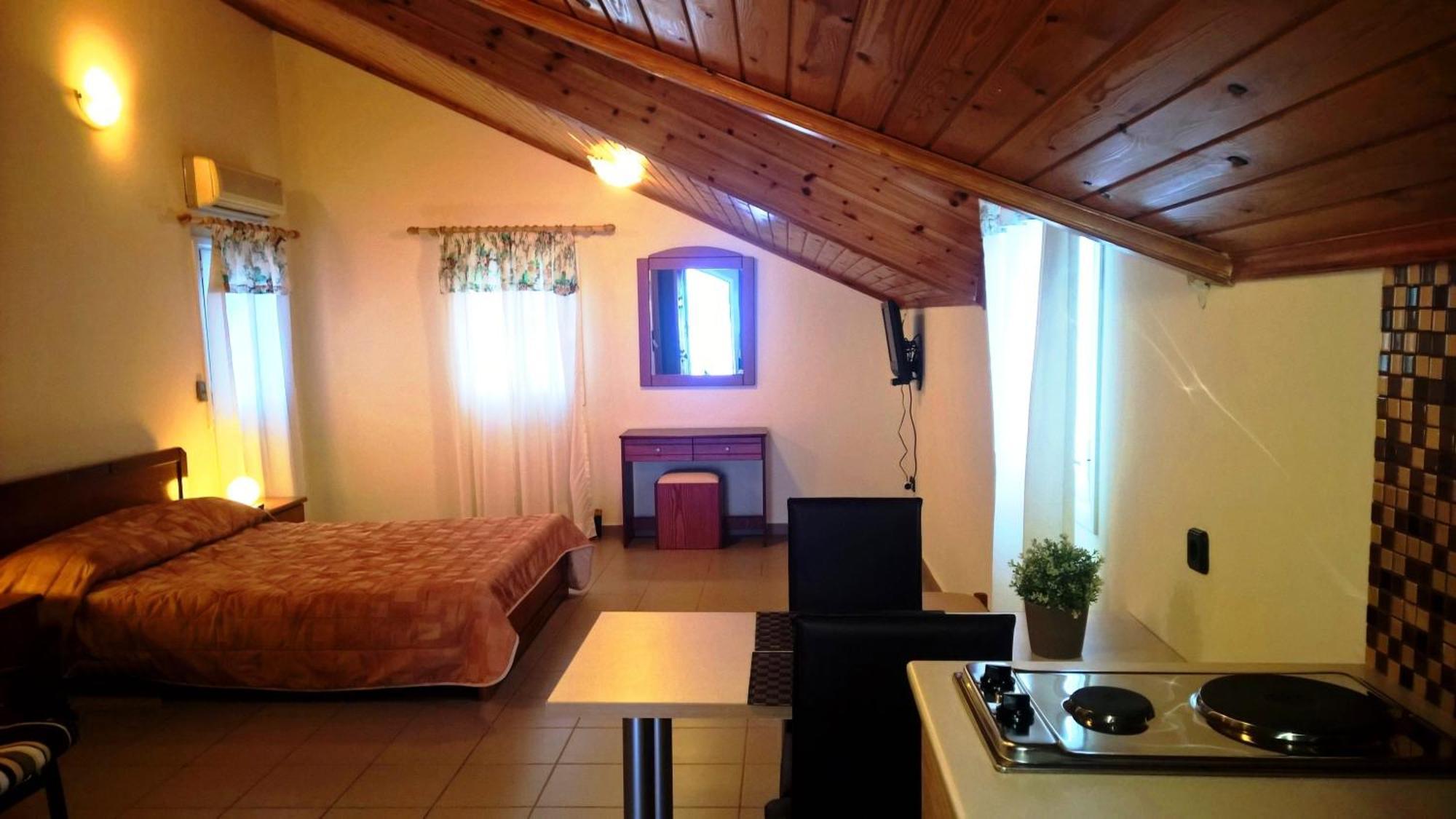 Mari-christi Apartment *