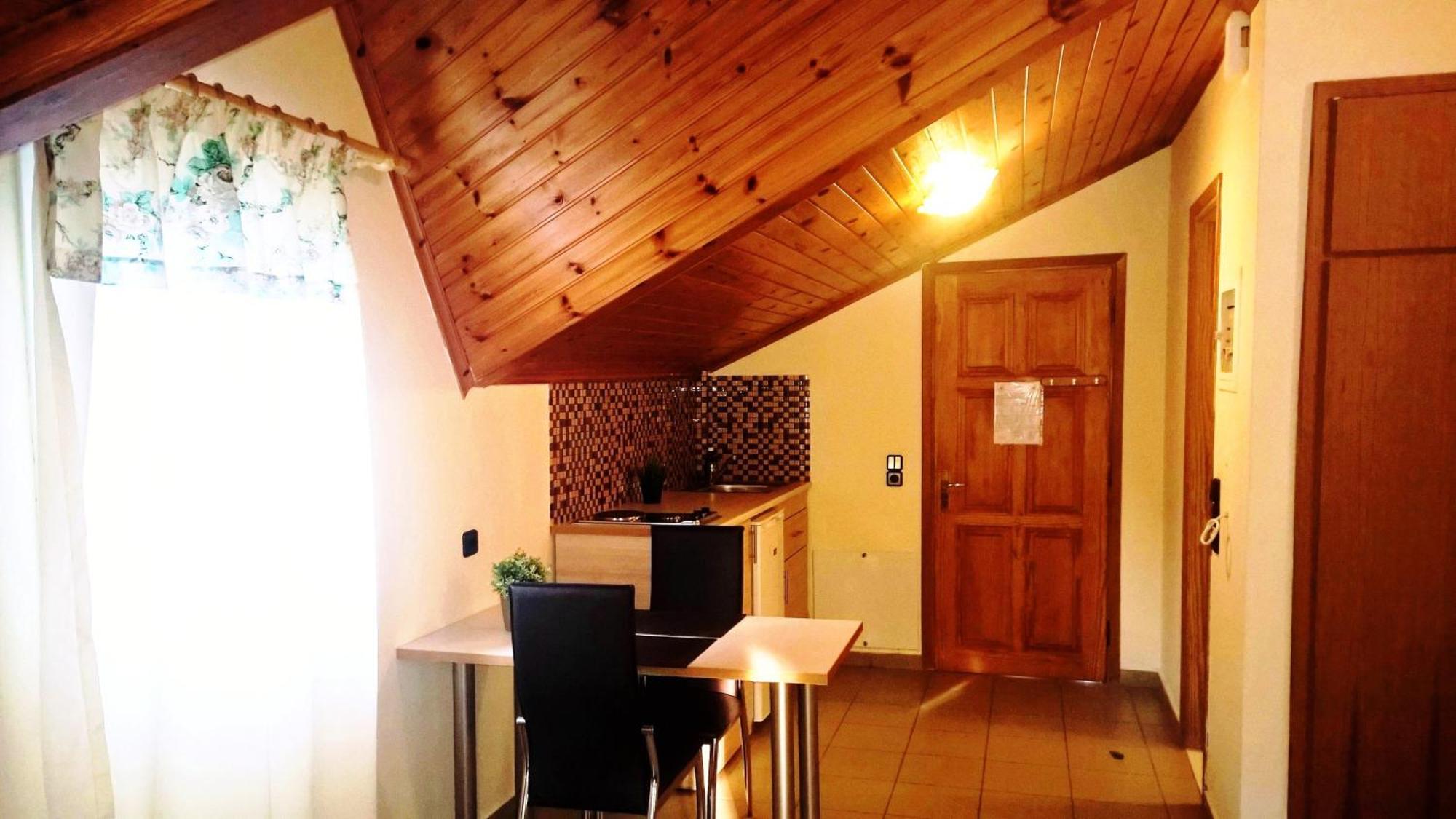 Mari-christi Apartment